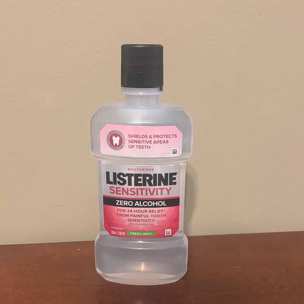 Listerine Sensitivity Mouthwash zero alcohol fresh mint 1.05 pt
